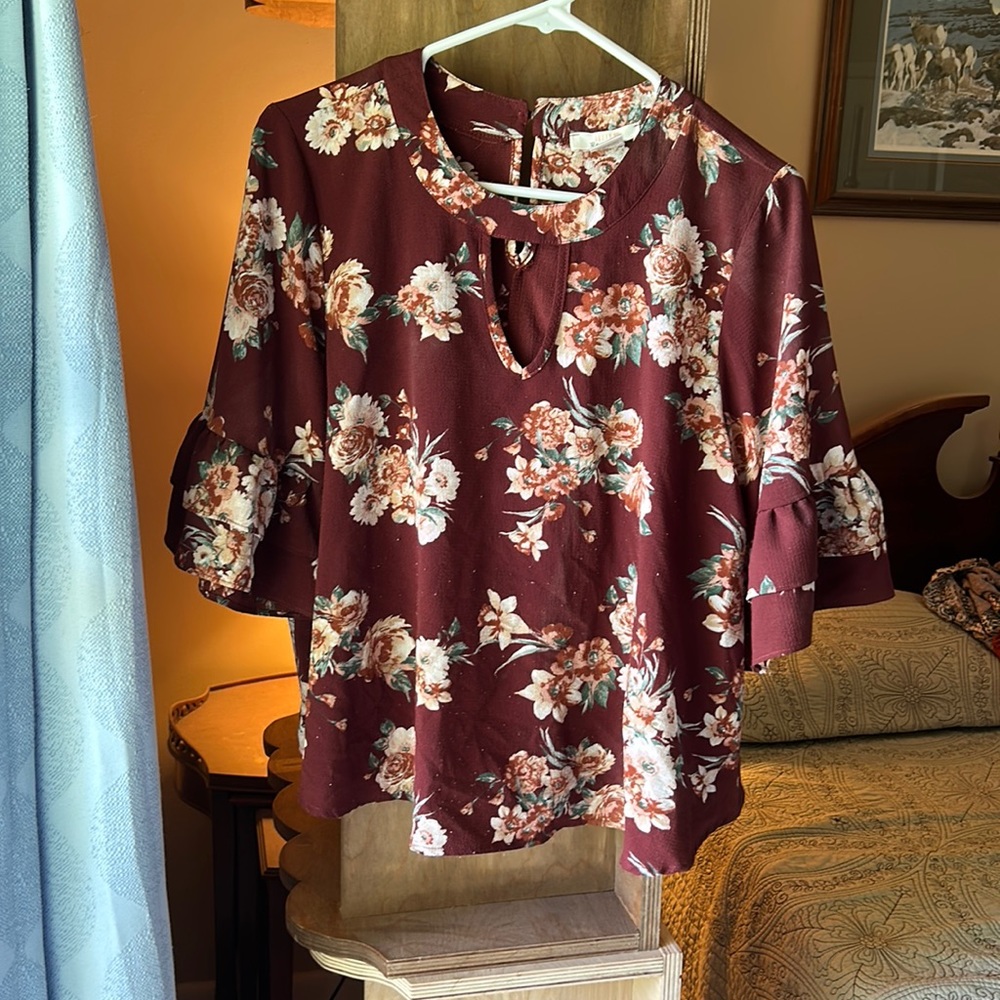 Urban Romantics size large bell sleeve dress top